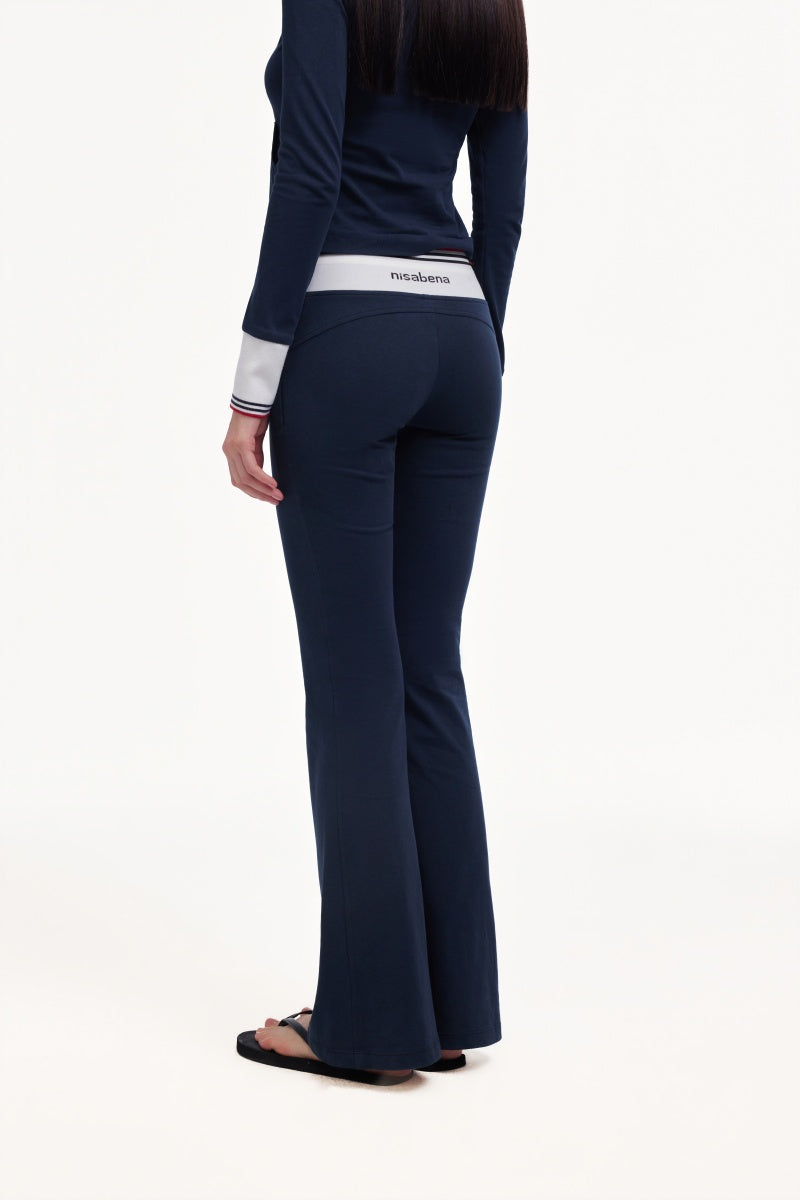 Inclined shoulder threaded set
